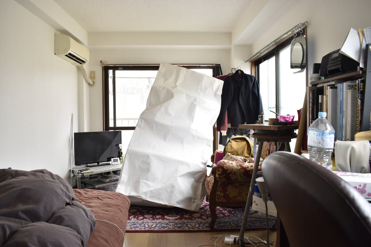 With a Volume Large Enough to Disrupt Daily Life|Pochant
